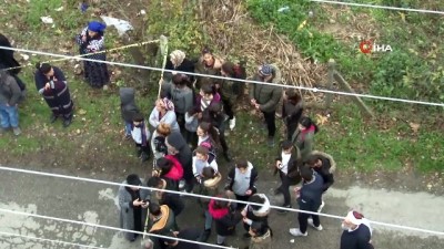 isaret dili -  Çocuklarının kendisine verilmesi için yine çatıya çıktı  Videosu