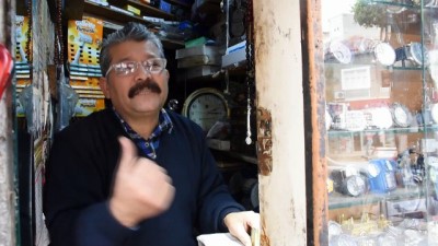 ustad - Daracık dükkanında zamana meydan okuyor - HATAY  Videosu