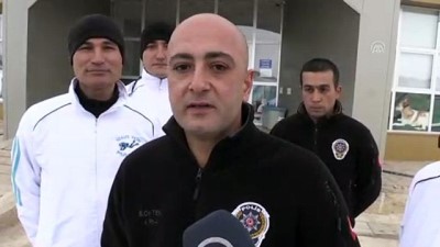 emniyet muduru - Kurtardığı yavru köpeğe sahip çıktı - VAN  Videosu