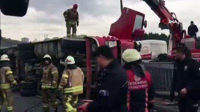  Otogar yolunda tır devrildi 