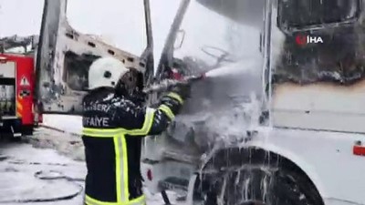  Seyir halindeyken yanan kamyonu itfaiye söndürdü 