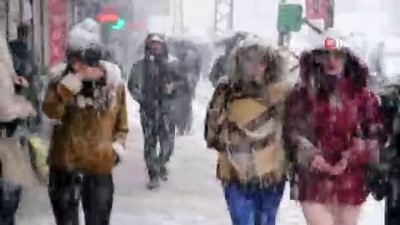 ucak seferleri -  Yüksekova’da yoğun kar yağışı devam ediyor  Videosu