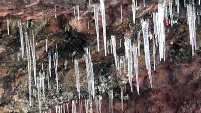 uttu -  Kar ve yağmur sonrası soğuk havayla birlikte buz sarkıtları oluştu Videosu