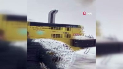 direksiyon -  Kara saplanan minibüs ekipler tarafından kurtarıldı Videosu