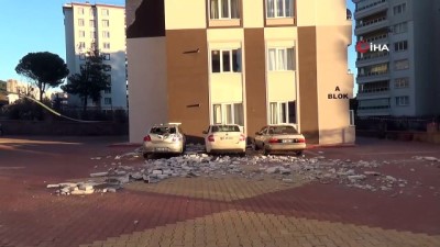 siddetli ruzgar -  Şiddetli rüzgar binanın dış yalıtımını söktü Videosu