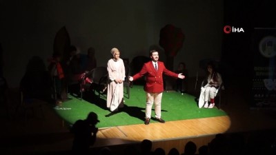 evlilik teklifi -  Tiyatro sahnesinde sürpriz evlilik teklifi  Videosu