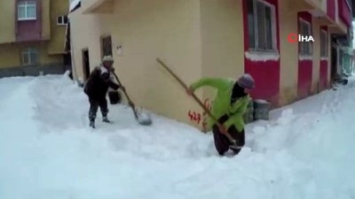 kar yagisi -  Tokat beyaza büründü, vatandaş dizine kadar kara battı  Videosu