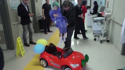 ameliyathane -  Çocuklar ameliyata akülü araba ile gidiyor  Videosu