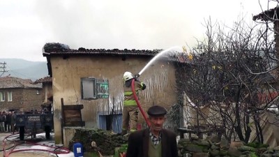 yasli kadin - Evinde yangın çıkan yaşlı kadın hayatını kaybetti - İZMİR Videosu