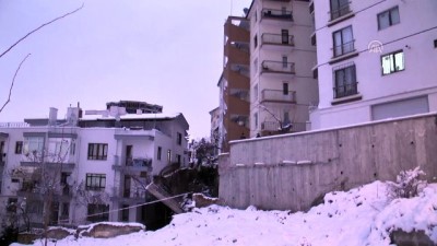 istinat duvari - İstinat duvarı yan binaya devrildi - ANKARA Videosu