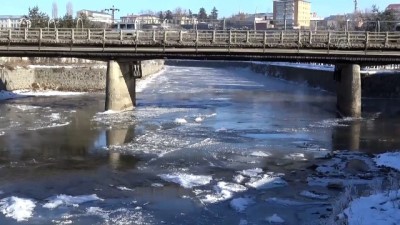 buz sarkitlari - Kars Çayı buz tuttu - KARS  Videosu