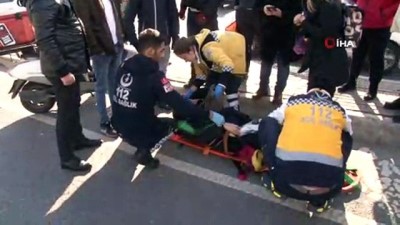 yasli kadin -  Motosikletiyle çarptığı yaşlı kadını ambulansa taşıdı  Videosu