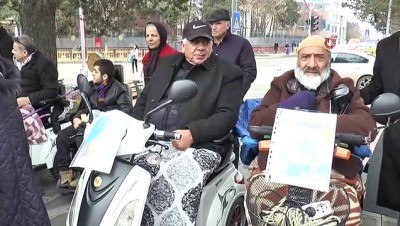  Asayiş Şube Müdüründen üşüyen ellere eldiven 