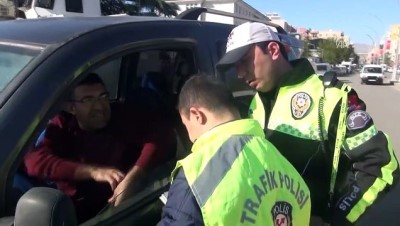 trafik polisi - Down sendromlu Cizreli gencin 'polis olma' heyecanı - ŞIRNAK Videosu