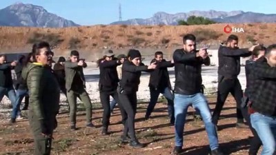 silah egitimi -  Antalya'nın kadın polisleri Poligonda erkek meslektaşlarına taş çıkartıyor  Videosu