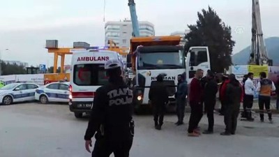 profesor - Kamyonun altında kalan profesör öldü - İZMİR Videosu