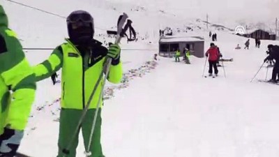 milli kayakci - Zigana Dağı'nda yeni yıl yoğunluğu - GÜMÜŞHANE Videosu