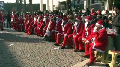  Arsa mağdurlarından 'Noel Baba' kıyafetli eylem