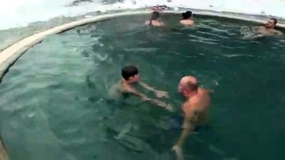 Uludağ'da buz gibi havada açık havuz keyfi - BURSA 