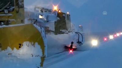 ucak seferleri - Yüksekova'da kar kalınlığı yarım metreyi geçti - HAKKARİ Videosu