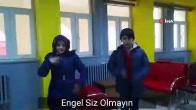 isaret dili -  Bingöl’de öğretmen ve öğrencilerin çalışması duygulandırdı  Videosu