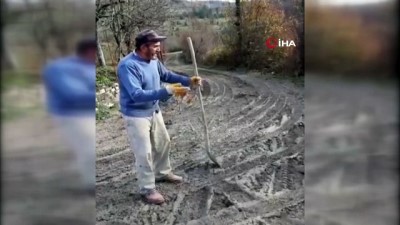 elektrik diregi -  Çamur içindeki yol için yetkililere sosyal medyadan böyle seslendi Videosu