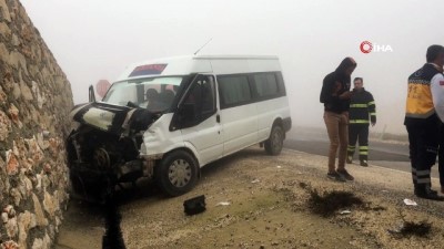 yolcu minibus -  Yayladağı'nda sis nedeniyle kaza: 13 yaralı  Videosu