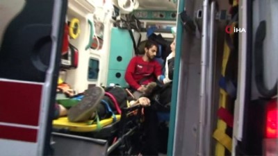  Esenyurt'ta servis minibüsü ağaca çarptı: 2'si ağır 14 yaralı 