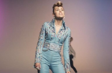 Miley Cyrus bomba gibi geliyor