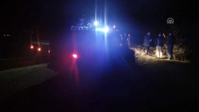 Otomobil ırmağa uçtu: 2 yaralı - SAMSUN