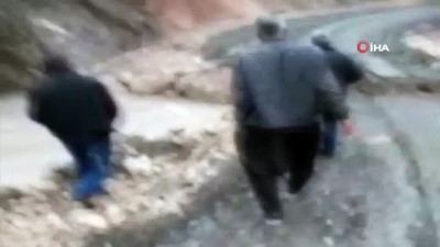 toprak kaymasi -  Erdemli'de dereler taştı, köprü çöktü Videosu