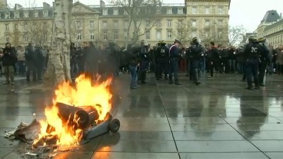 hukumet - Fransa'da 'sarı yelekliler' hareketi yayılıyor: Binlerce öğrenci sokaklara döküldü Videosu