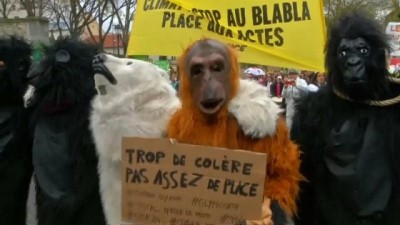 iklim degisikligi - Paris'te çevrecilerden danslı müzikli eylem Videosu