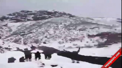 zeytin dali harekati - Askerlerin üzerine helikopter sürdü  Videosu