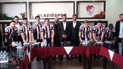 imza toreni - Elazığspor 7 futbolcu ile sözleşme imzaladı - ELAZIĞ Videosu