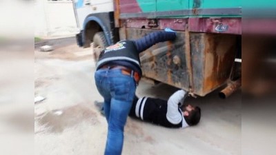 yakit deposu -  Göçmenler yatık deposundan böyle çıktı  Videosu