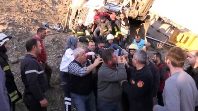 kirim - Hafriyat dökerken devrilen kamyonun sürücüsü yaralandı - KOCAELİ Videosu