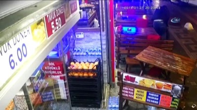 izinsiz gosteri -  Kadıköy'de örgüt propagandası yaparak kafede oturan vatandaşlara saldıran zanlılar tutuklandı Videosu