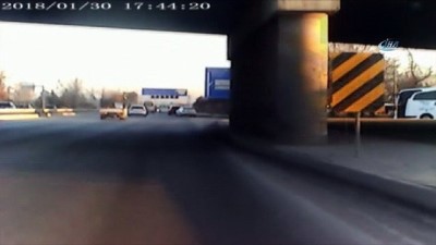 trafik magandasi -  Trafik magandası onlarca kişinin hayatını böyle hiçe saydı  Videosu