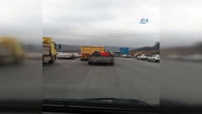 hafriyat kamyonu -  Kemerburgaz’da hafriyat kamyonu bariyerlerin üzerine devrildi Videosu