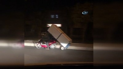  Motosikletle buzdolabını böyle taşıdılar