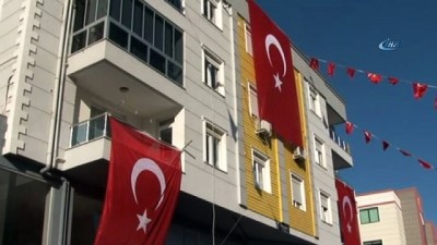 ingilizce -  Bakan Kaya, şehit evini ziyaret etti  Videosu