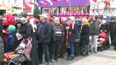 sehadet - Esenler'de 5 ton hamsi dağıtıldı - İSTANBUL Videosu