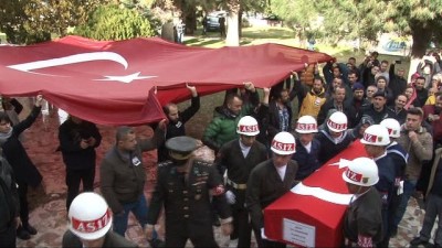 sehit pilot -  İzmirliler şehit pilotu son yolculuğuna uğurladı Videosu