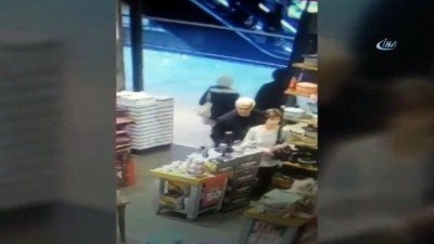 hirsiz -  Kadın hırsızlar kaşla göz arasında çantayı çalıp kayıplara karıştı... Olay saniye saniye böyle görüntülendi  Videosu