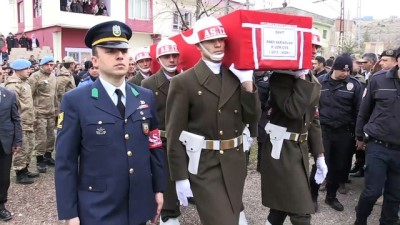 sehit annesi - Şehitlerimizi uğurluyoruz - Şehit Piyade Uzman Çavuş Sarıaslan'ın cenaze töreni - ADIYAMAN  Videosu