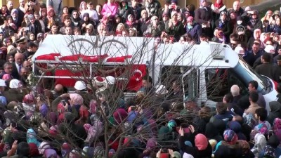 koy mezarligi - Şehitlerimizi uğurluyoruz - Şehit Uzman Çavuş Burak Akalın'ın cenaze töreni (2) - SAMSUN Videosu