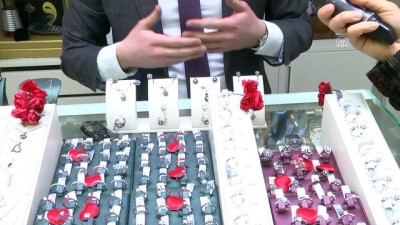 kimlik karti - Sevgililer Günü'nde her keseye 'tektaş ve beştaş' - ANKARA  Videosu