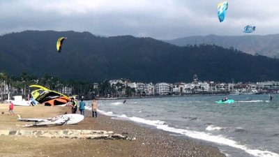 ucurtma sorfu - Sörfçüler Rüzgarın Tadını Çıkardı Videosu