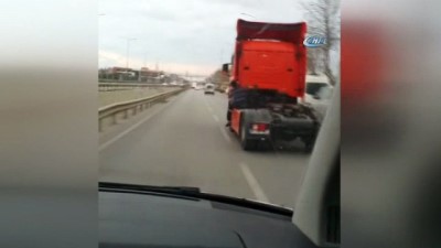 yakit deposu -  Tırın yakıt deposu üzerinde tehlikeli yolculuk  Videosu